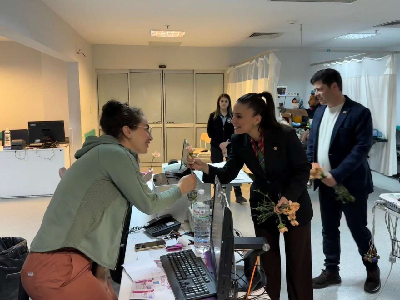 Gizem Özcan ve Nail Kızıl’dan Muğla’da Acil Serviste 14 Mart Tıp Bayramı Ziyareti 3